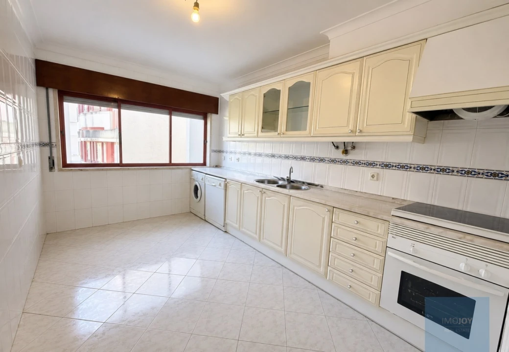 Apartamento T2 para Venda em Algueirão-Mem Martins Foto 2