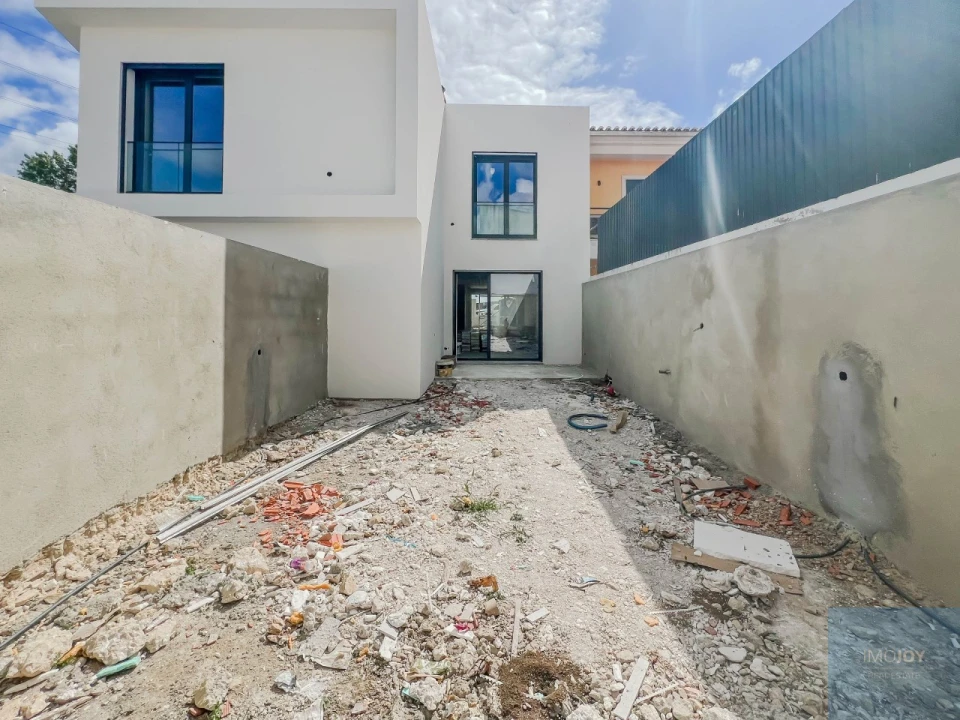 Moradia T3 para Venda em São Domingos de Rana Foto 32