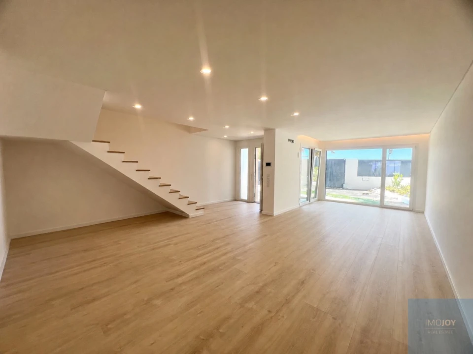 Moradia T3 para Venda em São Domingos de Rana Foto 4