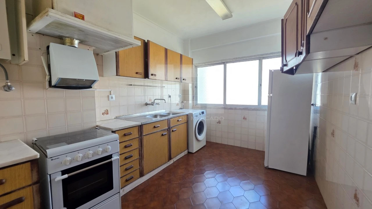 Apartamento T3 para Venda em Queluz e Belas Foto 4