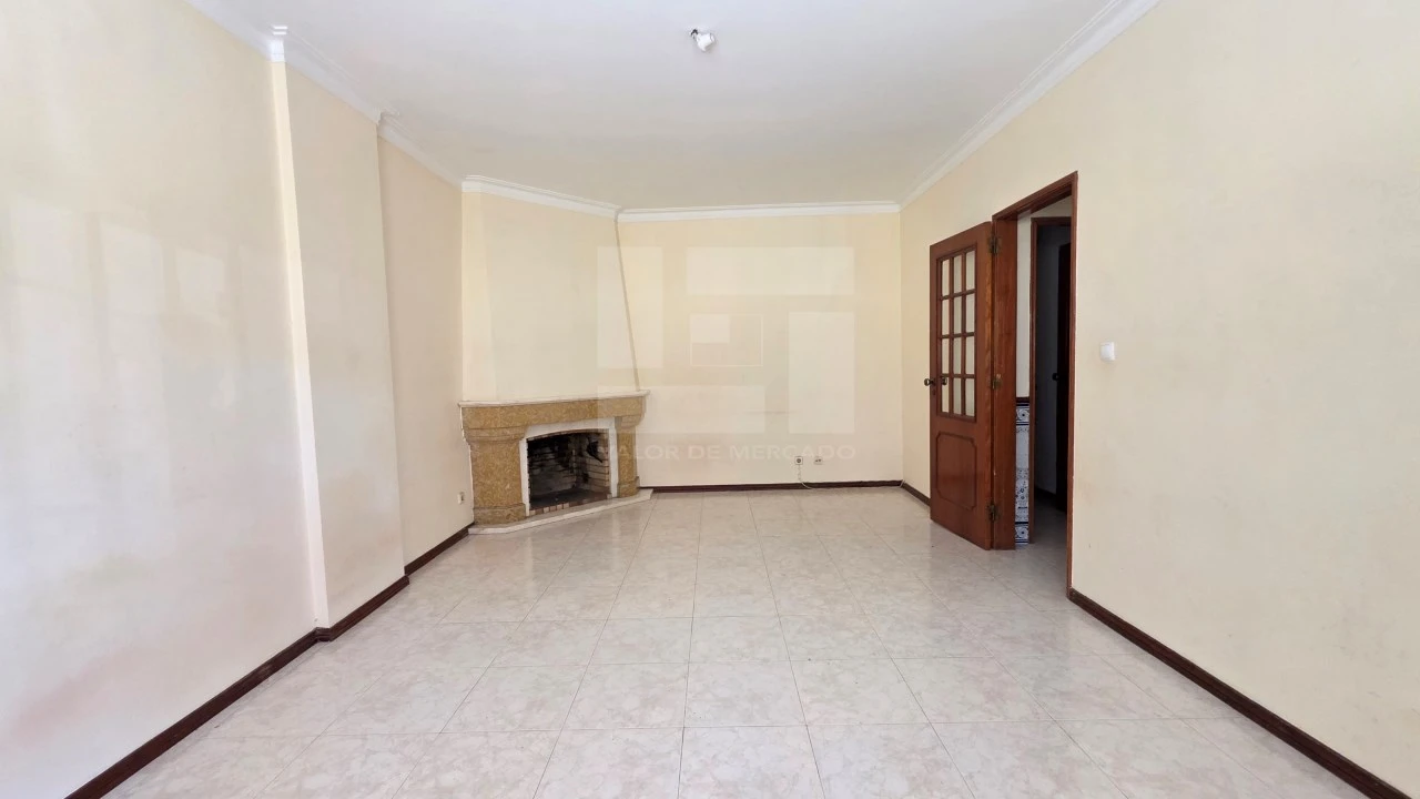 Apartamento T1 para Venda em Rio de Mouro Foto 3