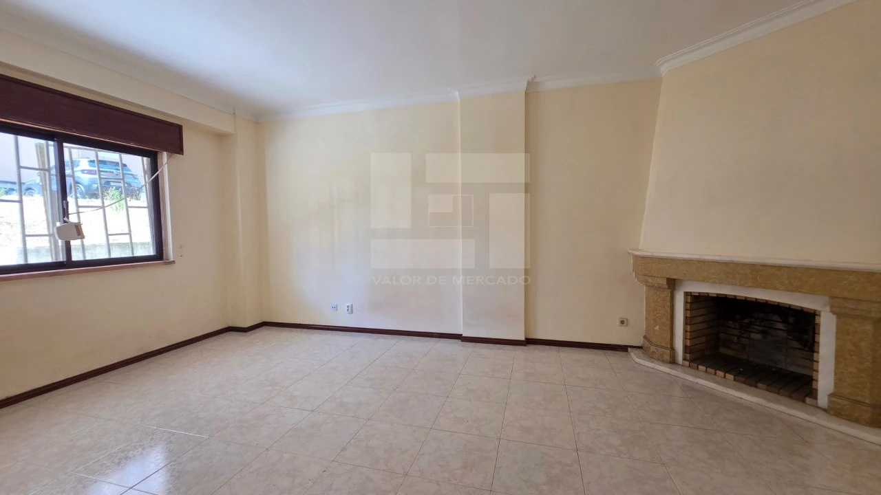 Apartamento T1 para Venda em Rio de Mouro Foto 5