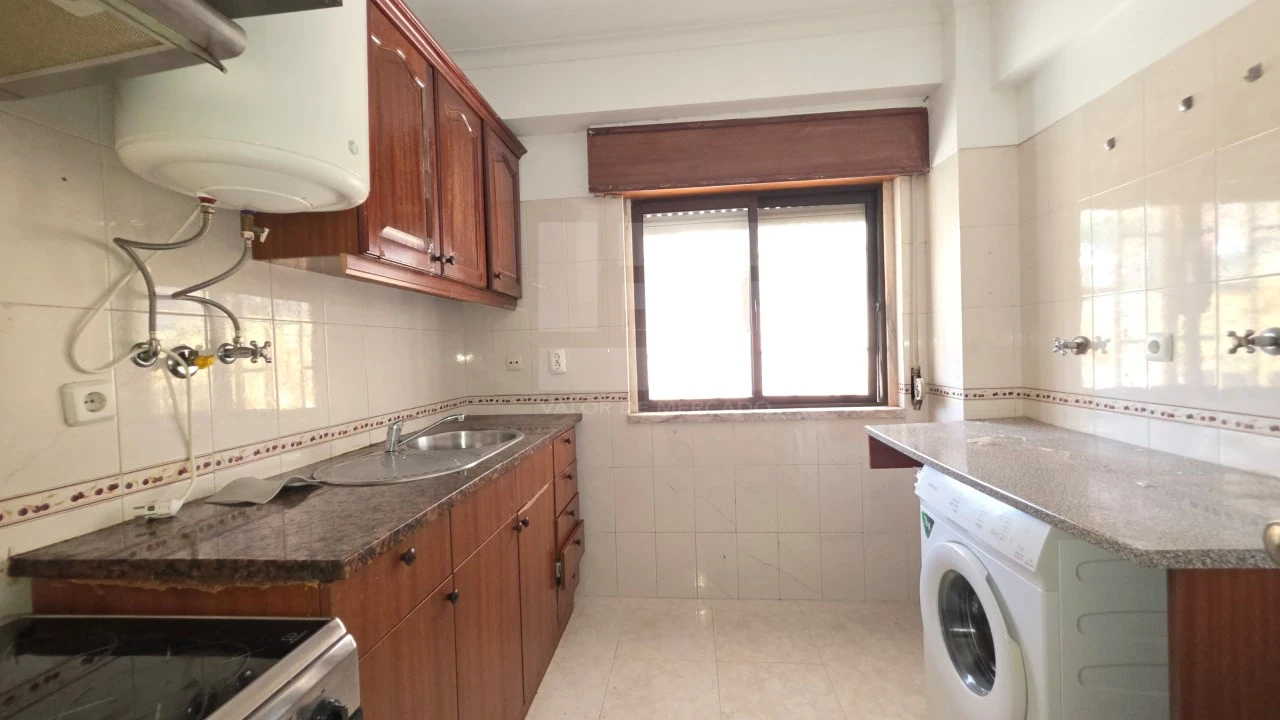Apartamento T1 para Venda em Rio de Mouro Foto 9