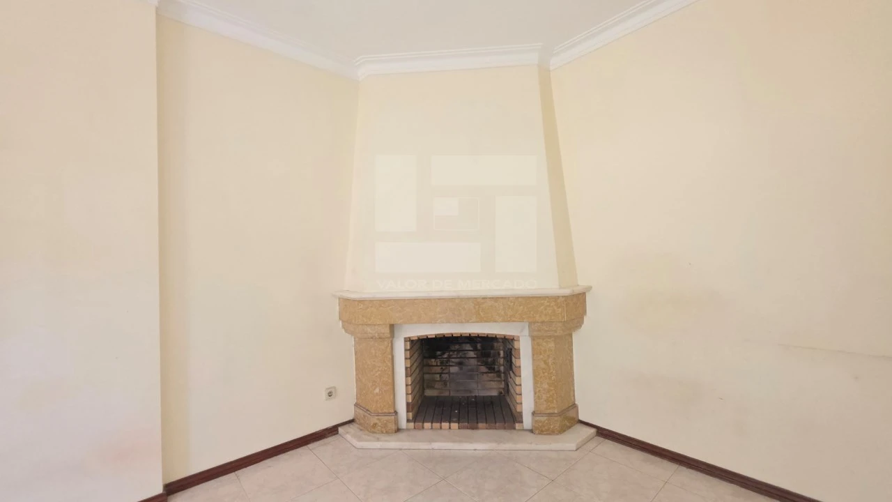 Apartamento T1 para Venda em Rio de Mouro Foto 10