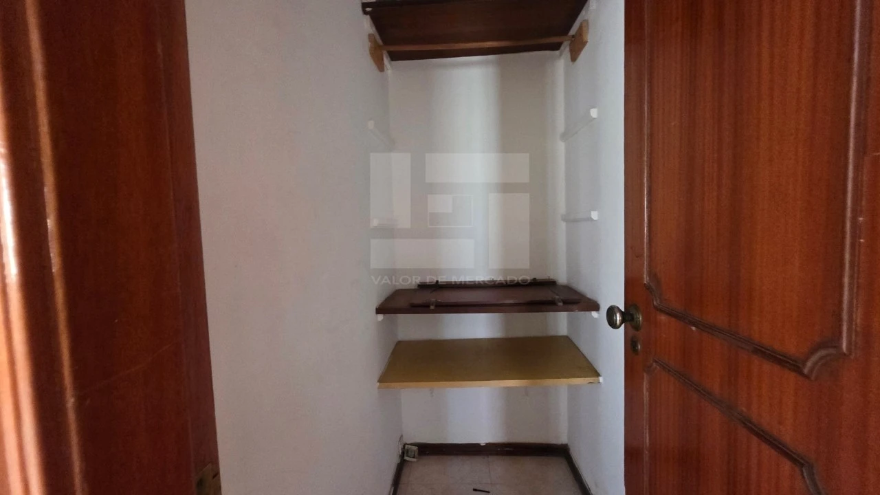 Apartamento T1 para Venda em Rio de Mouro Foto 12