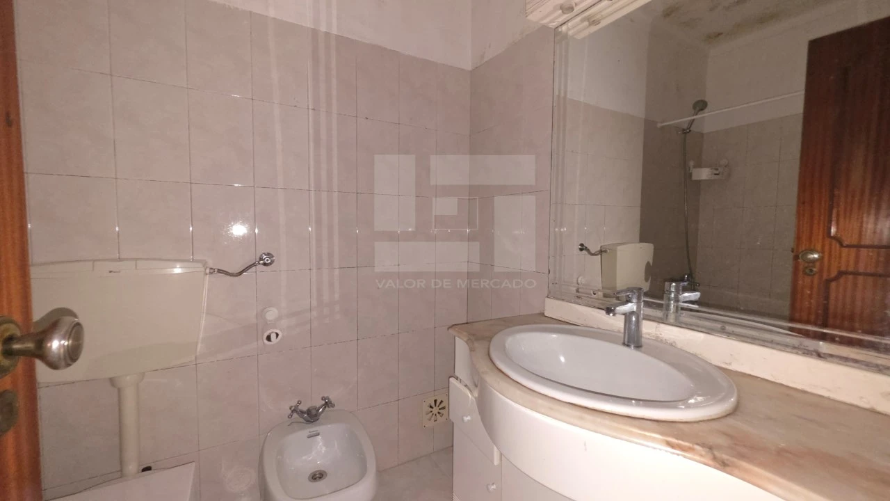 Apartamento T1 para Venda em Rio de Mouro Foto 13