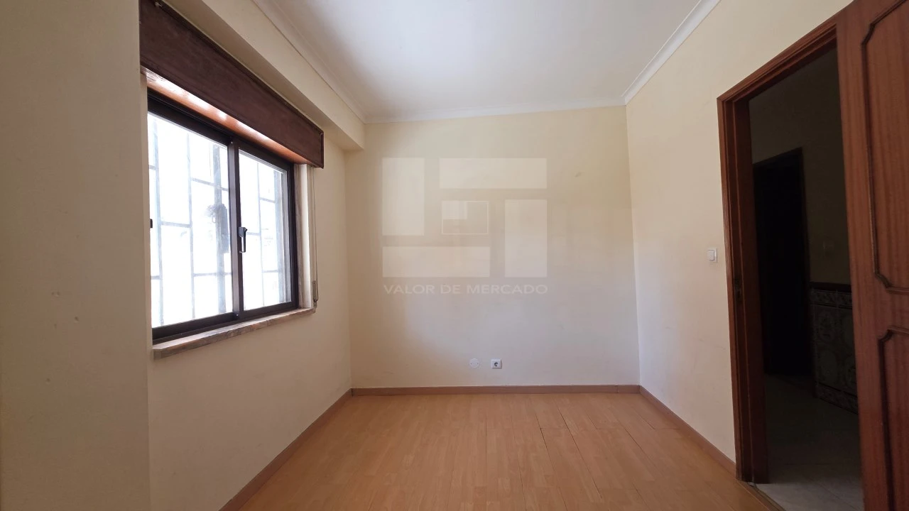 Apartamento T1 para Venda em Rio de Mouro Foto 17