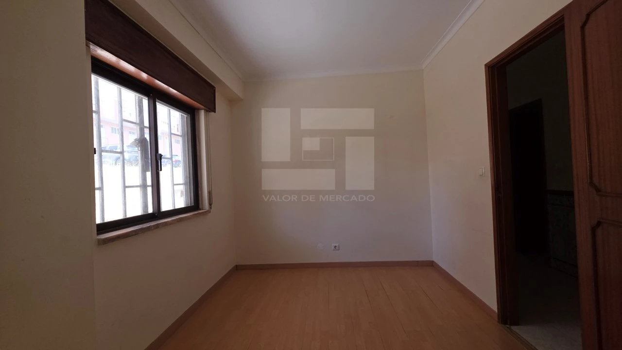 Apartamento T1 para Venda em Rio de Mouro Foto 18