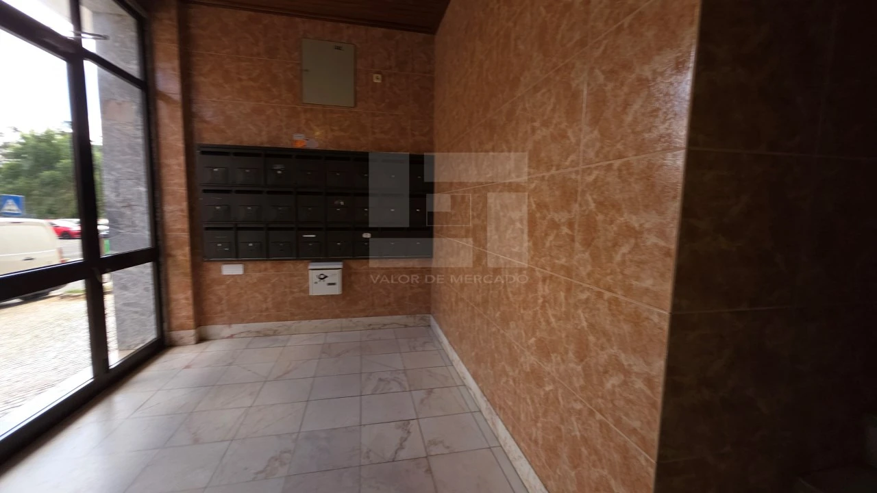 Apartamento T1 para Venda em Rio de Mouro Foto 21