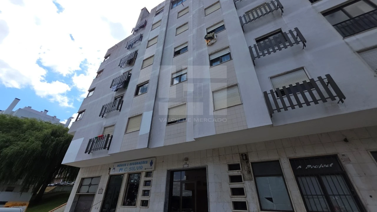 Apartamento T1 para Venda em Rio de Mouro Foto 22