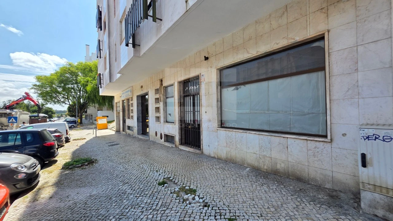 Apartamento T1 para Venda em Rio de Mouro Foto 24