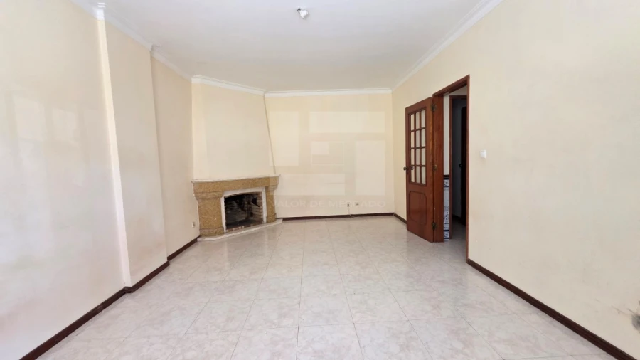 Apartamento T1 para Venda em Rio de Mouro Foto 4