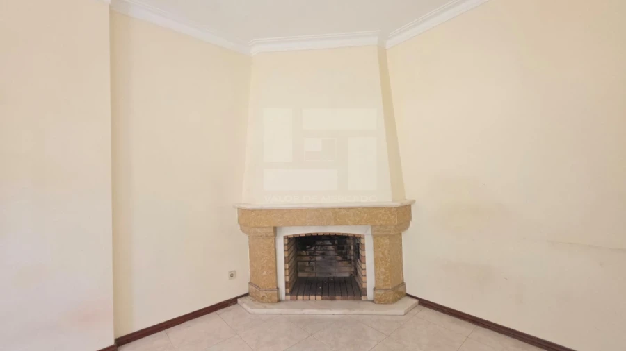 Apartamento T1 para Venda em Rio de Mouro Foto 10
