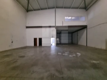 Armazém para Arrendamento em Alverca do Ribatejo e Sobralinho