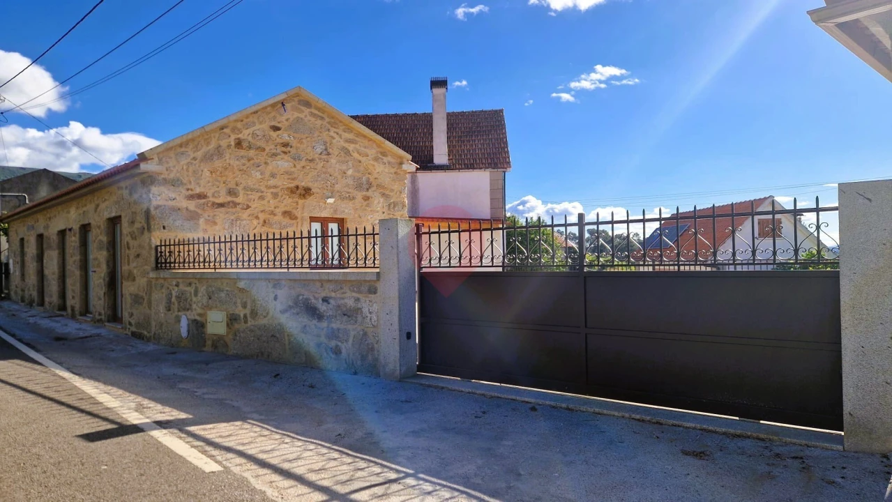 Moradia T2 para Venda em Alvaredo Foto 1