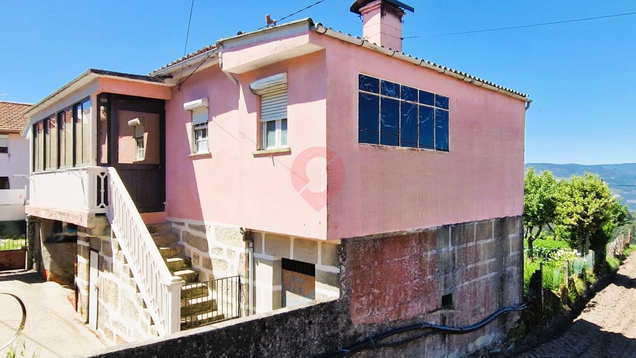 Moradia T3 para Venda em Anhões e Luzio Foto 1