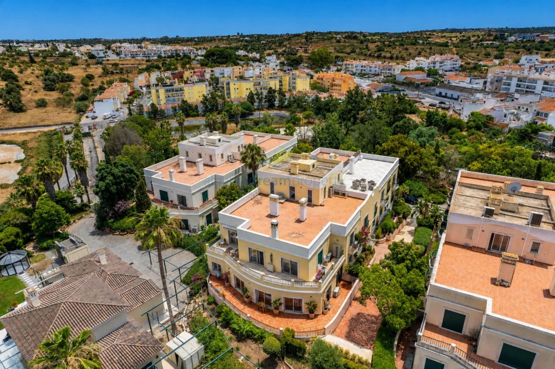 Apartamento T2 para Venda em Estômbar e Parchal Foto 6