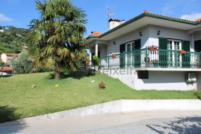 Moradia T4 para Venda em Frende