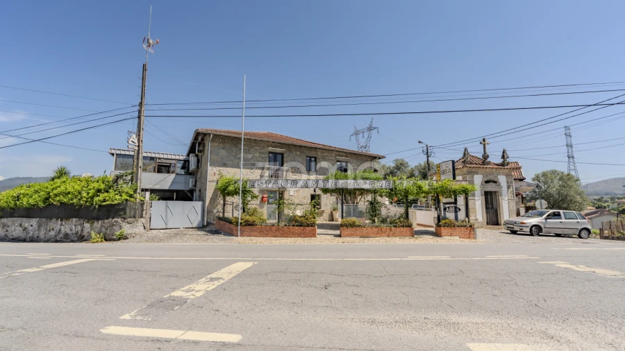 Moradia T7 para Venda em Águas Santas e Moure