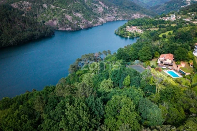 Moradia T7 para Venda em Ventosa e Cova
