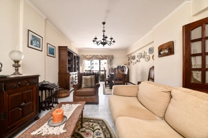 Apartamento T3 para Venda em Massamá e Monte Abraão