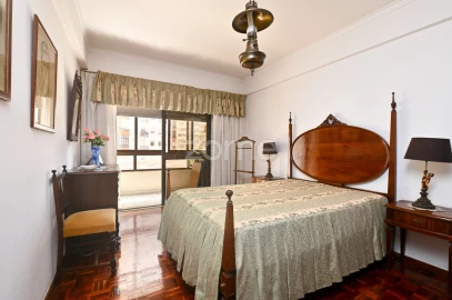 Apartamento T3 para Venda em Massamá e Monte Abraão