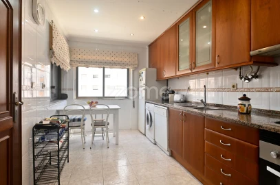 Apartamento T3 para Venda em Massamá e Monte Abraão