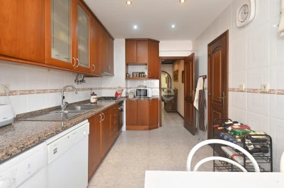 Apartamento T3 para Venda em Massamá e Monte Abraão