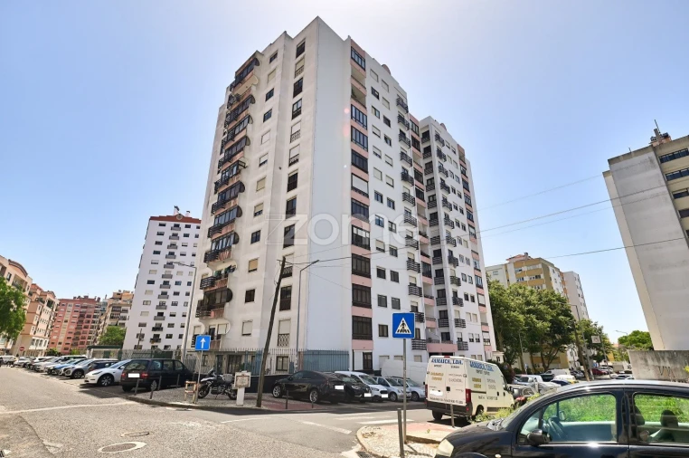 Apartamento T3 para Venda em Massamá e Monte Abraão Foto 22