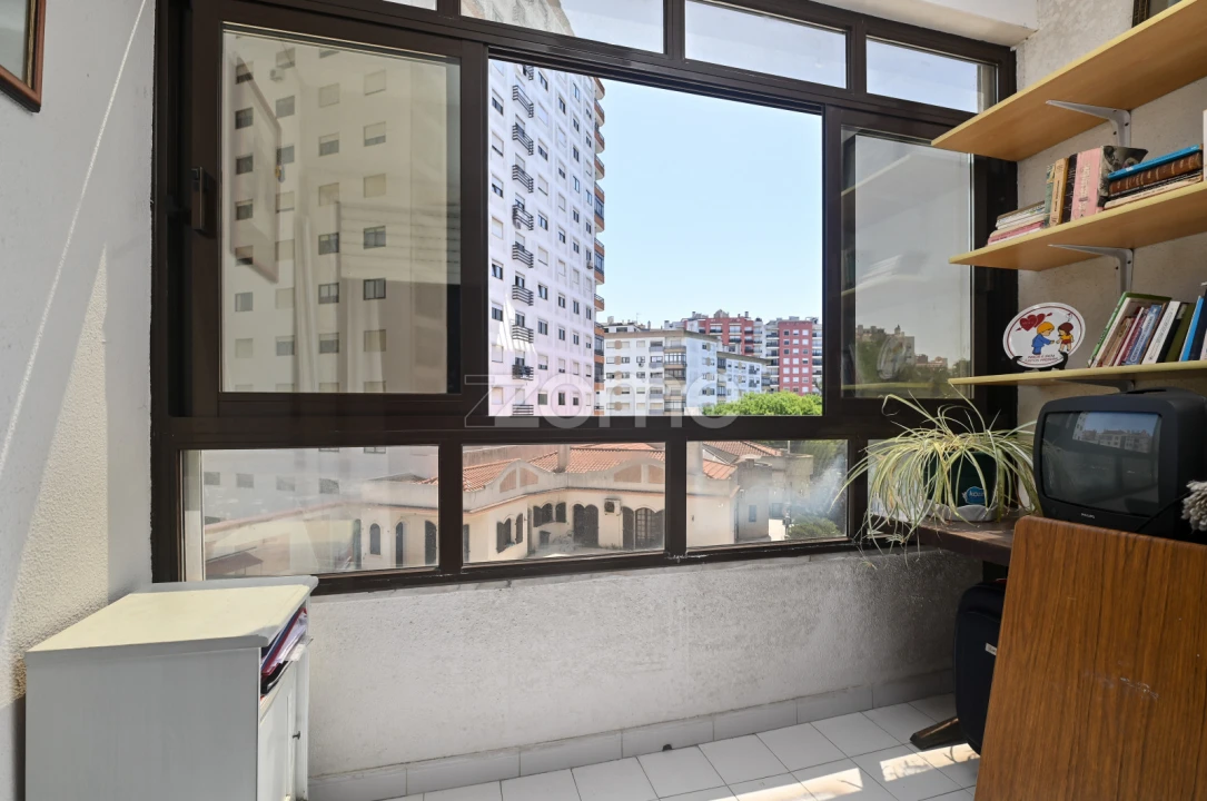 Apartamento T3 para Venda em Massamá e Monte Abraão Foto 17