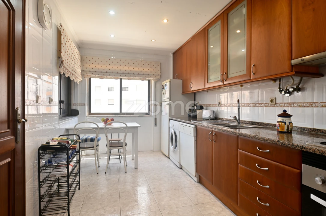Apartamento T3 para Venda em Massamá e Monte Abraão Foto 1