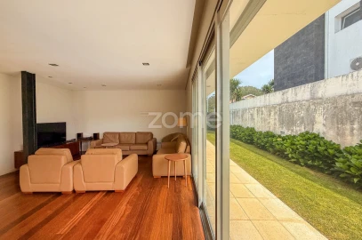 Moradia T4 para Venda em Pico da Pedra