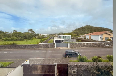 Moradia T4 para Venda em Pico da Pedra