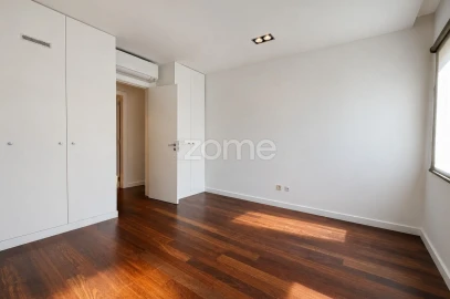 Moradia T3 para Venda em Carnaxide e Queijas