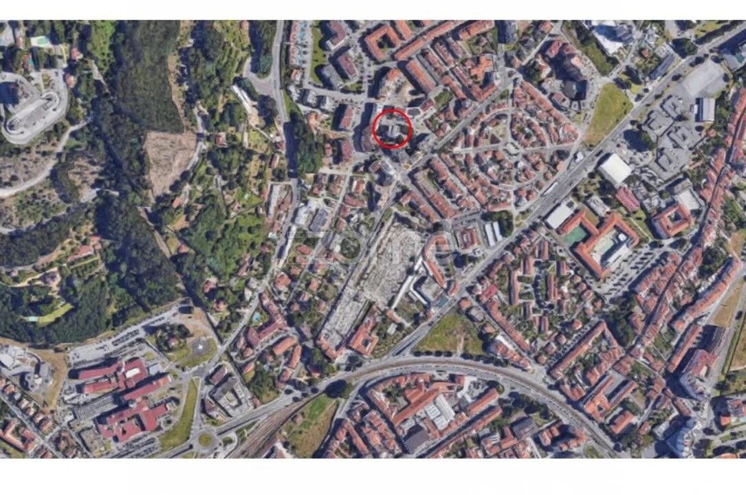 Terreno Comércio / Armazém para Arrendamento em Santa Maria Maior e Monserrate e Meadela Foto 14