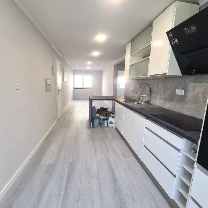 Apartamento T2 para Venda em Benfica Foto 2