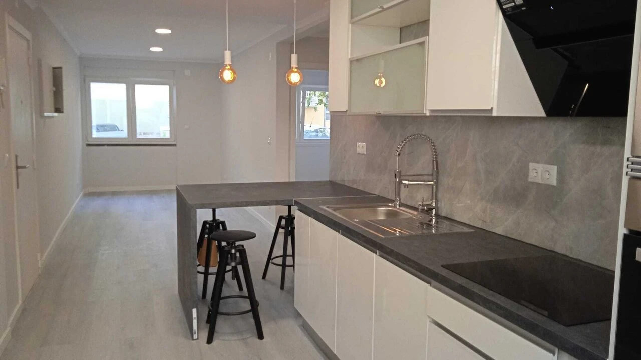 Apartamento T2 para Venda em Benfica Foto 1