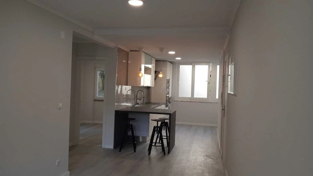 Apartamento T2 para Venda em Benfica Foto 4