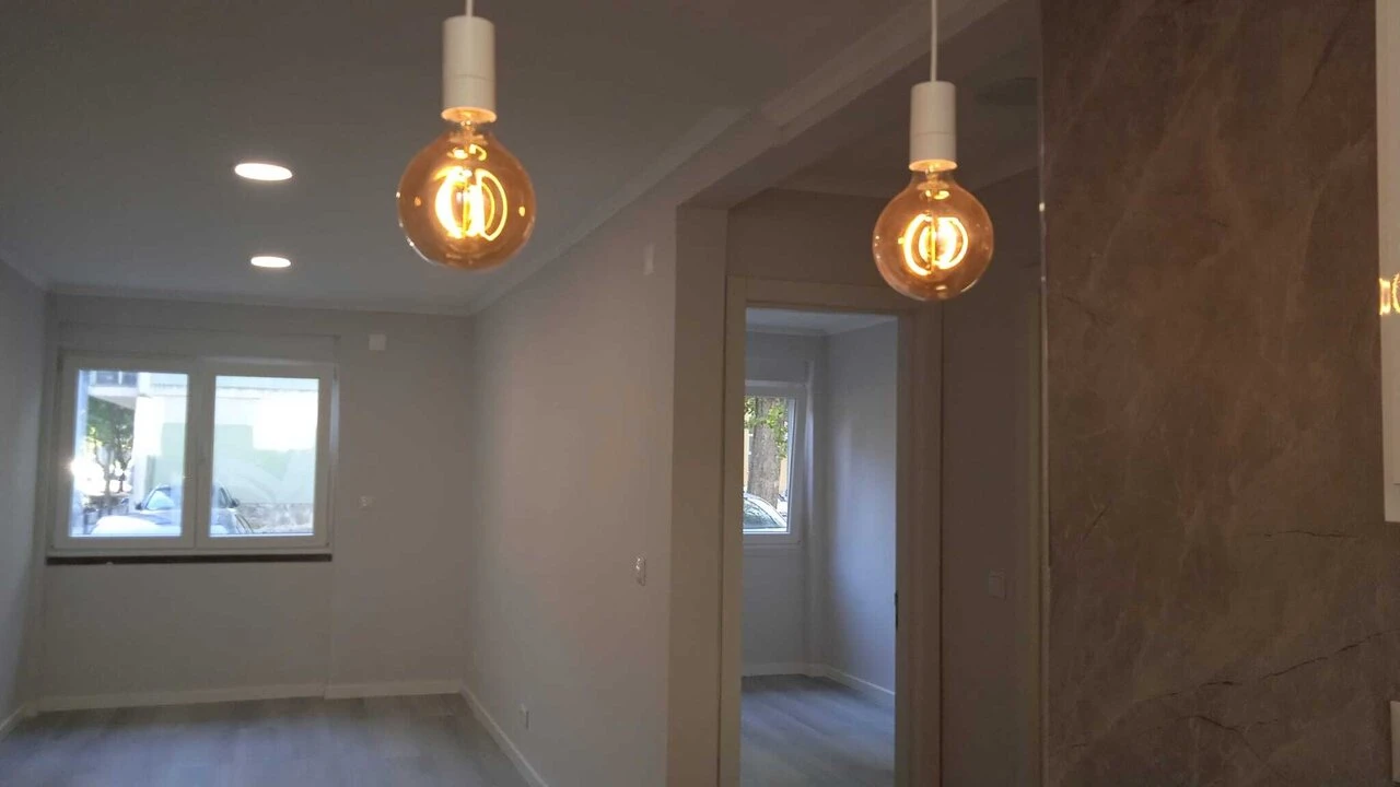 Apartamento T2 para Venda em Benfica Foto 5
