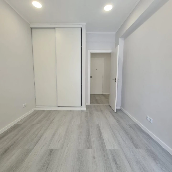 Apartamento T1 para Venda em Venteira Foto 3