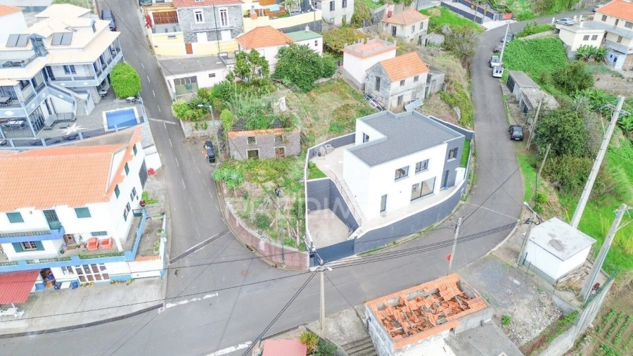 Moradia T3 para Venda em Estreito da Calheta Foto 5