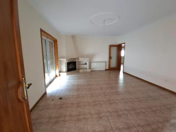 Moradia T0 para Venda em Canedo, Vale e Vila Maior