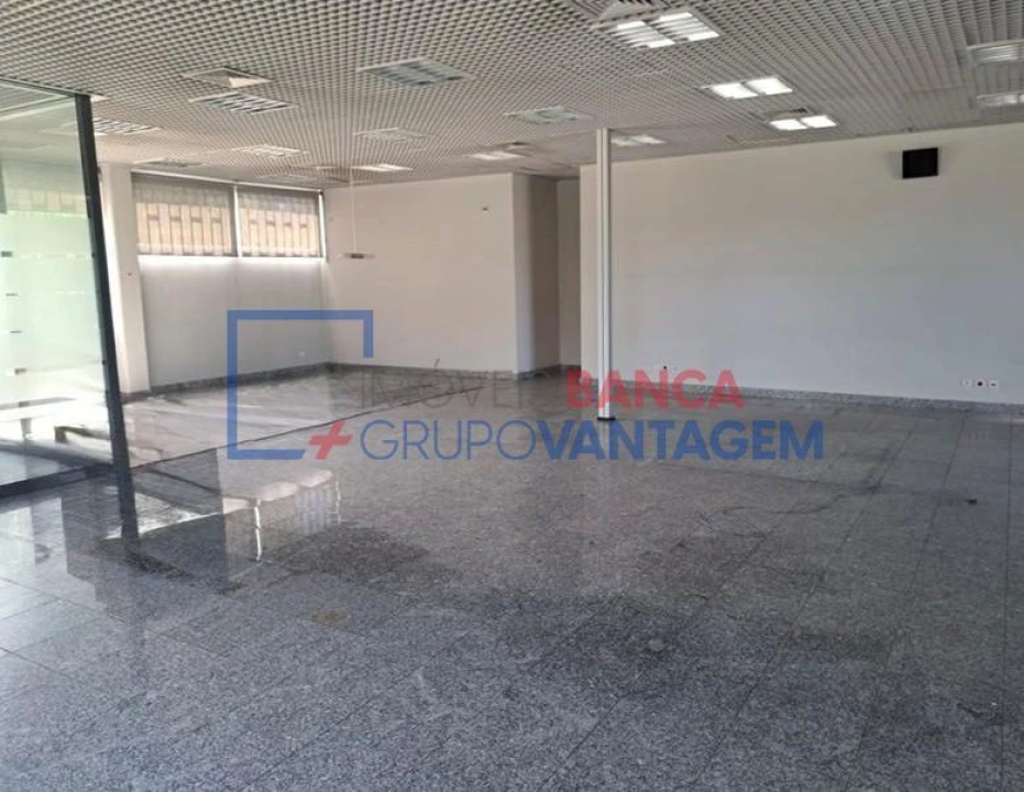 Prédio para Venda em Carrazeda de Ansiães Foto 6