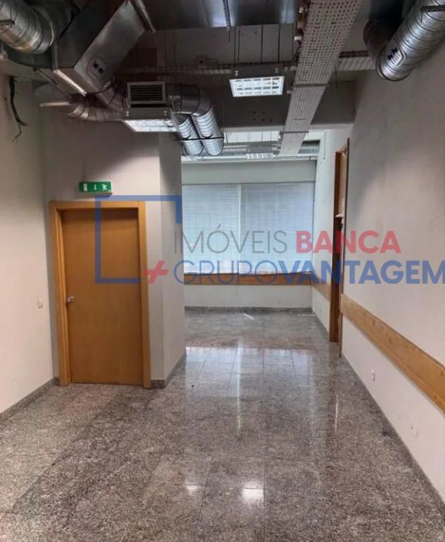 Prédio para Venda em Carrazeda de Ansiães Foto 13