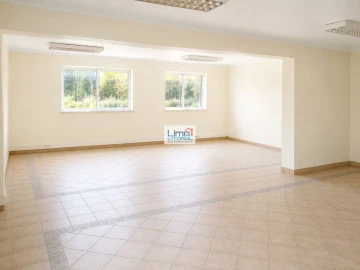 Armazém para Venda em Souto da Carpalhosa e Ortigosa