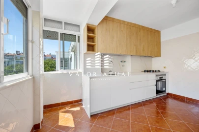Apartamento T2 para Venda em Benfica