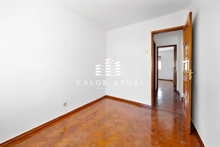 Apartamento T2 para Venda em Benfica Foto 13