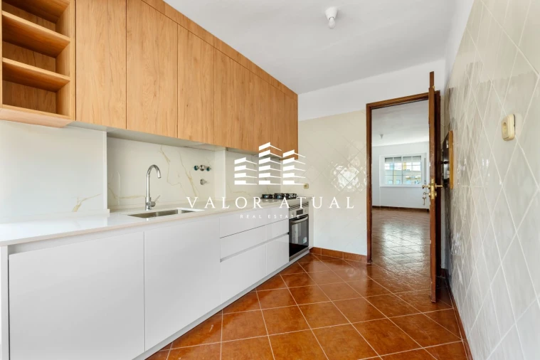 Apartamento T2 para Venda em Benfica Foto 3