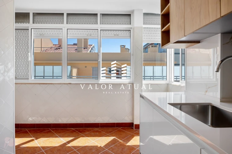 Apartamento T2 para Venda em Benfica Foto 4