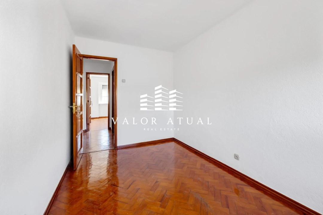 Apartamento T2 para Venda em Benfica Foto 16